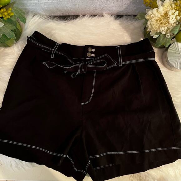NEW WhoWhatWear Belted Ruffle Flutter Contrasting Stitch Shorts Sz XL - Picture 2 of 8